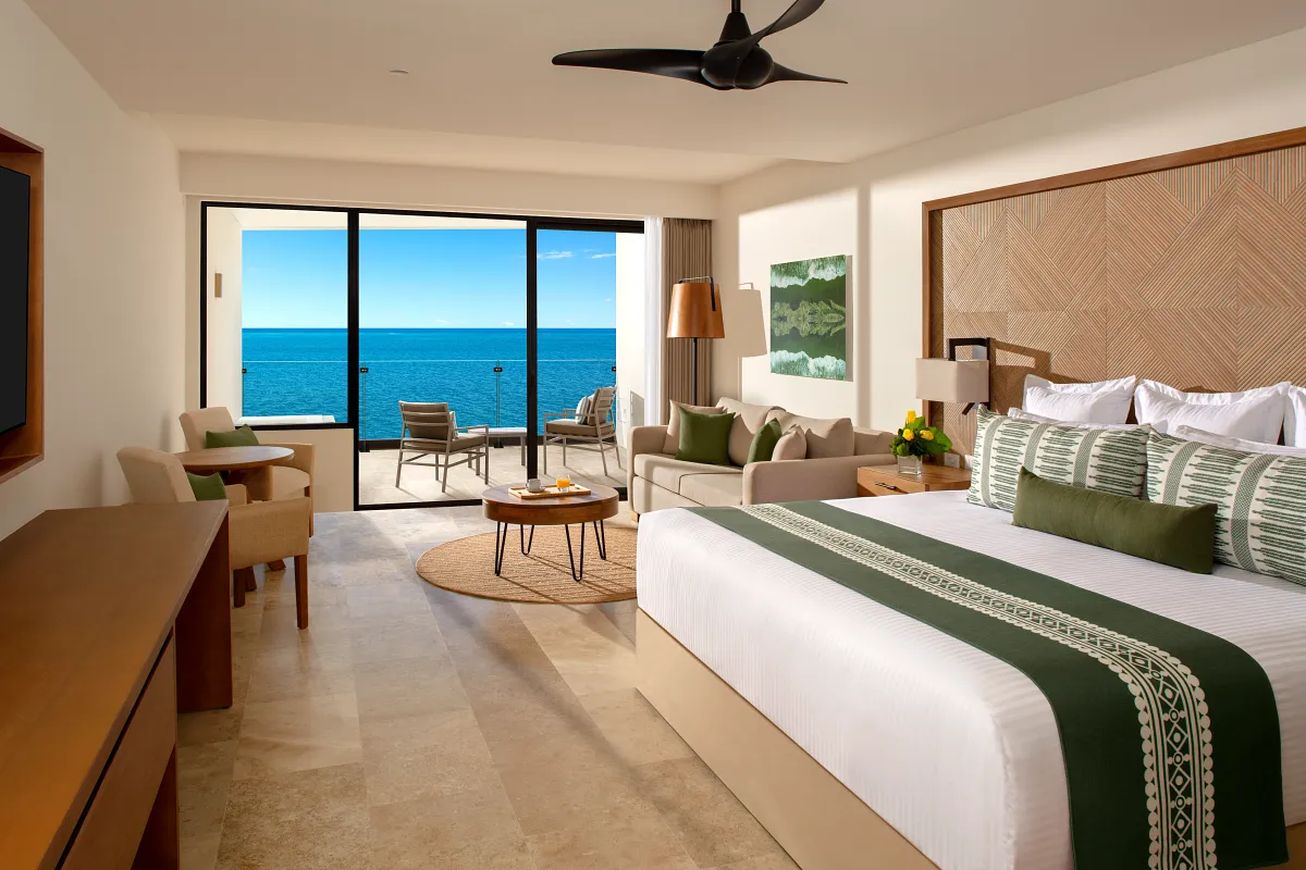 Sapphire Club single bed room with ocean view.