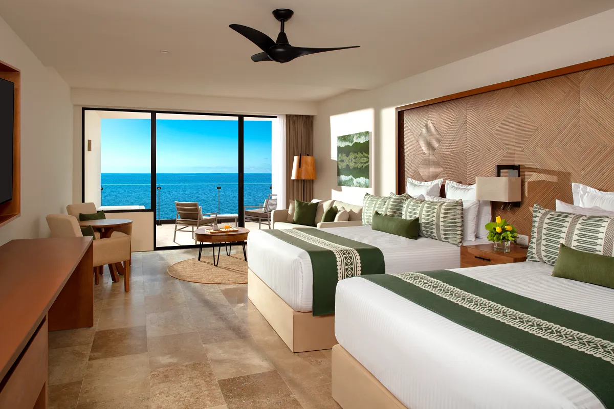 Sapphire Club double bed room with ocean view.