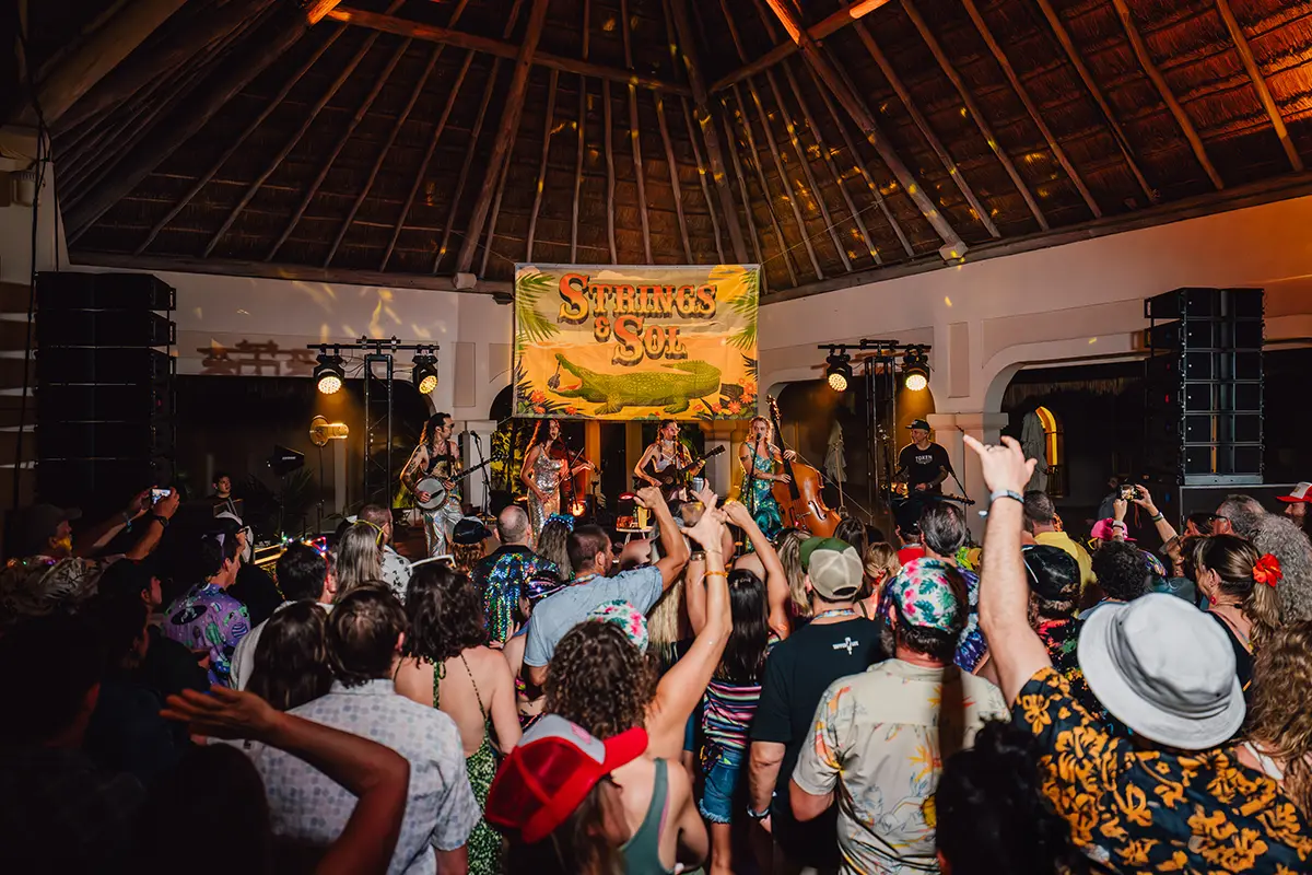 Late night set in the Palapa.